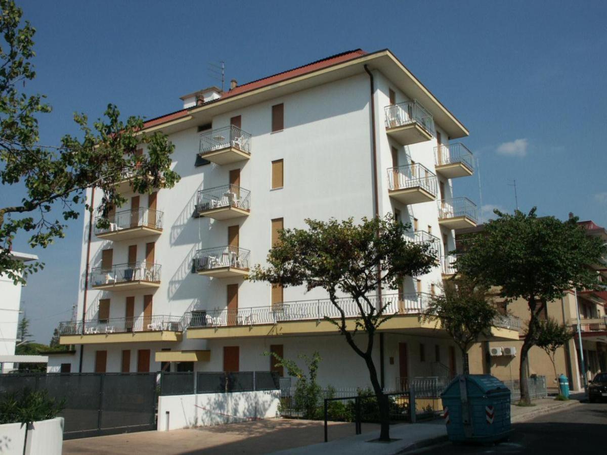 Condominio Michelangelo-Solo Per Famiglie- Walterigato Apartments Лидо ди Йезоло Екстериор снимка